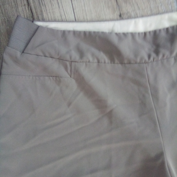 Investments 18R khakis - Picture 2 of 3